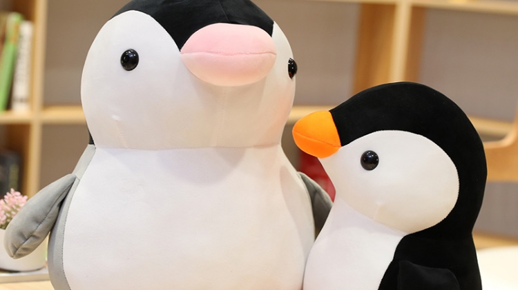 Große Pinguin-Plüschpuppe und kleine große Pinguin-Plüschpuppe